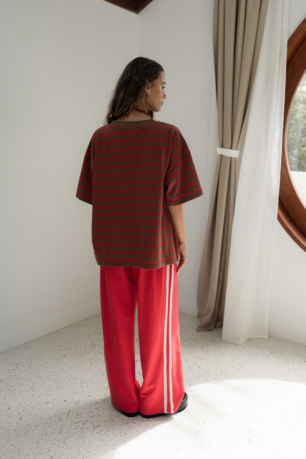 The Scotti Tee | Stripe Red/Brown