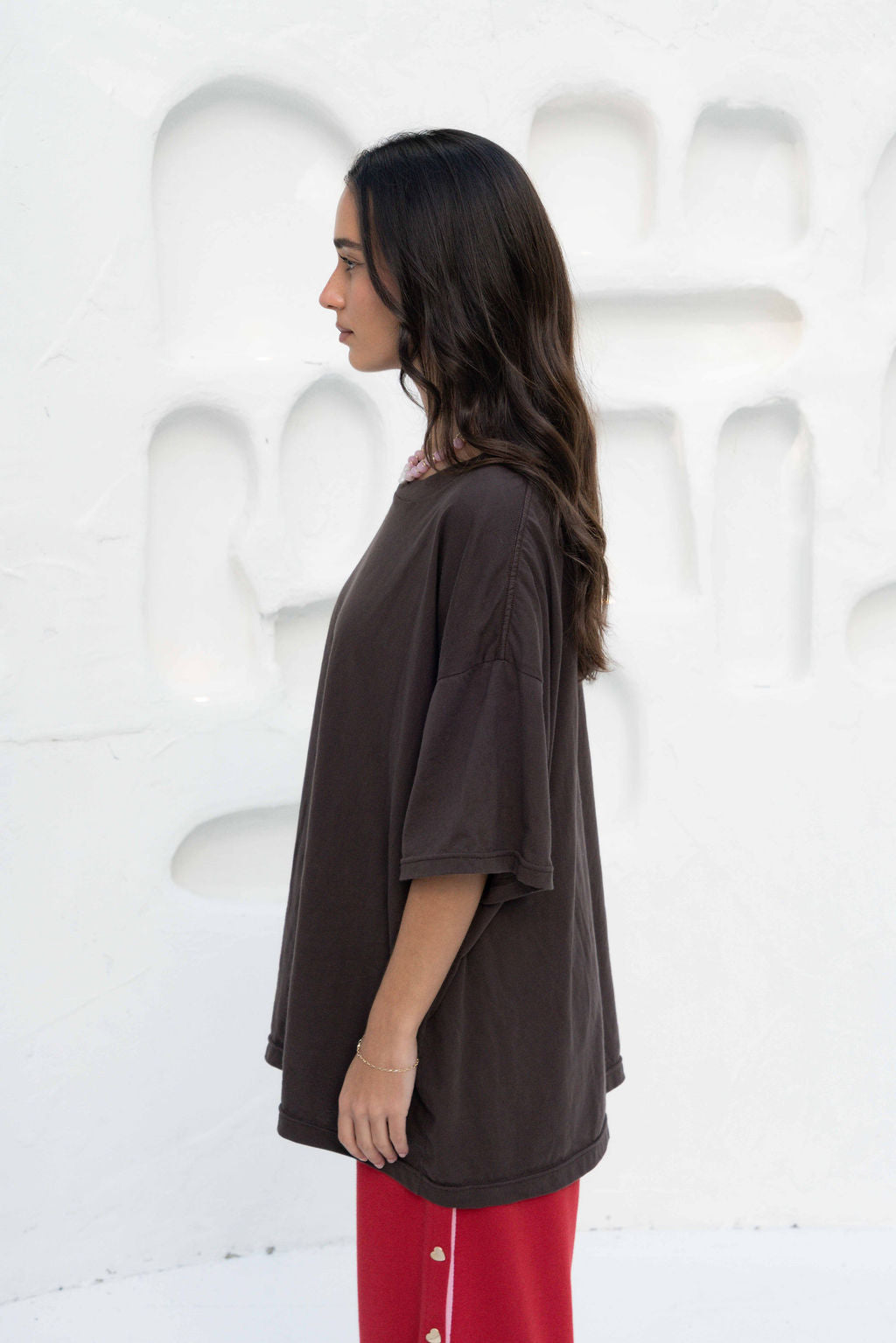 Oversized block-colour t-shirt in a rich espresso brown, featuring a ribbed neckline and relaxed fit. Crafted from 100% organic cotton for an ultra-soft feel.