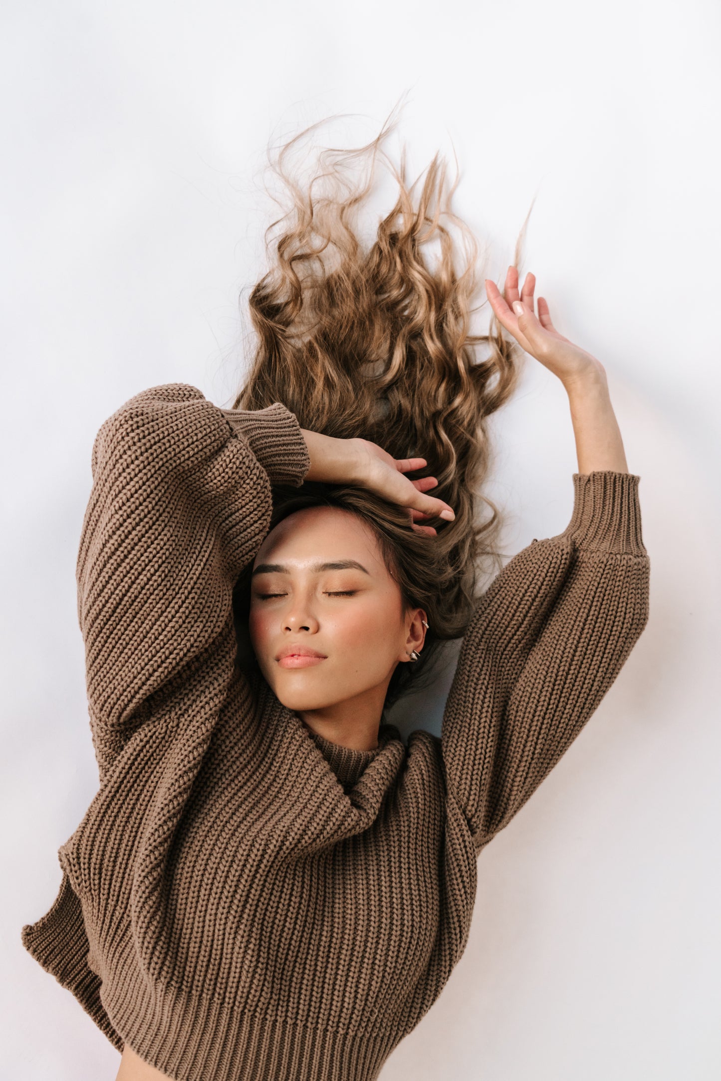 womens all natural cable knit jumper, made from 100% natural fabrics wool and cotton. Featuring a statement balloon sleeve & crew neckline, super warm and comfortable for the cooler months. Ethically handmade in Indonesia.