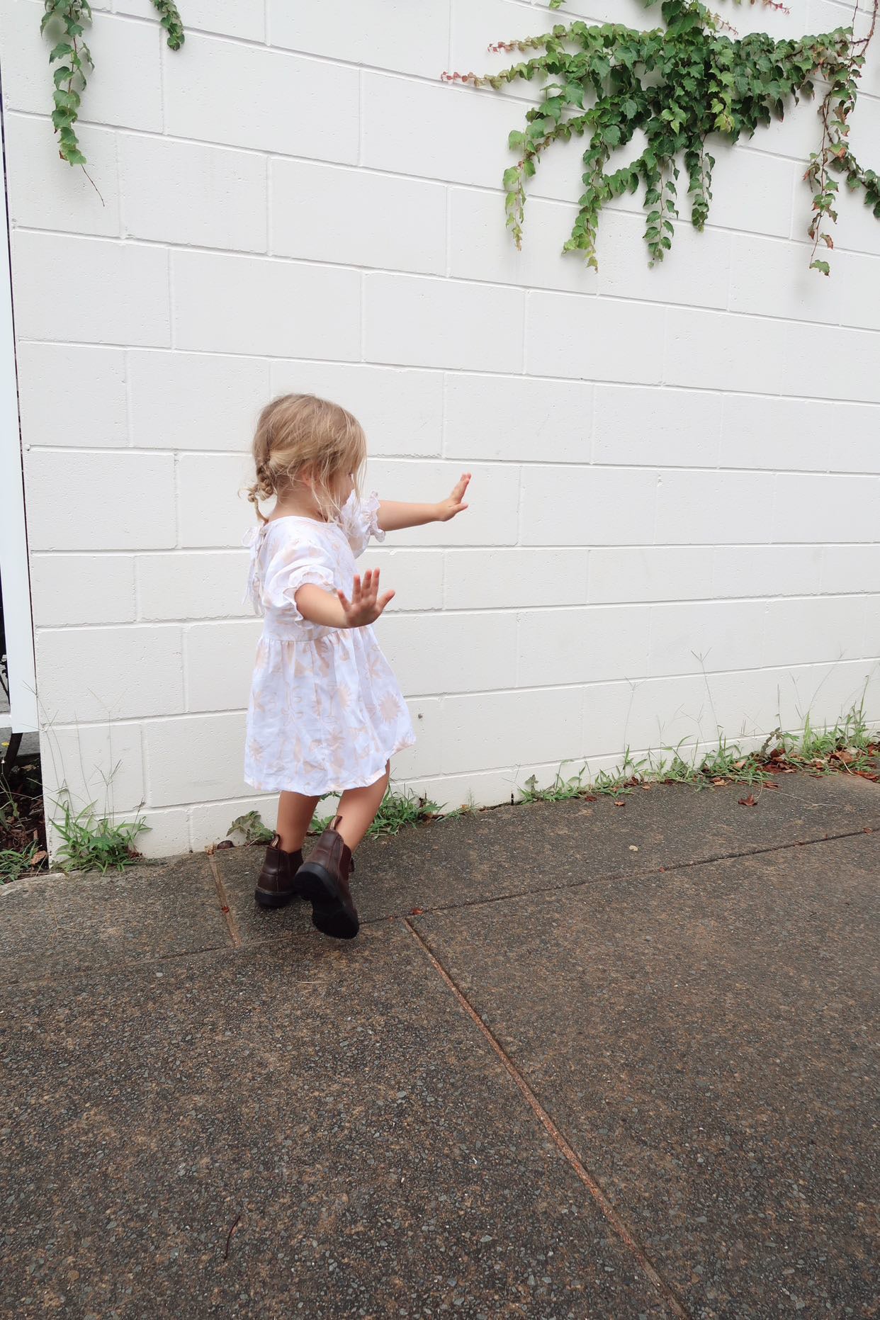 The Minï Minnie Dress 'Long Lunch' | Biscuit