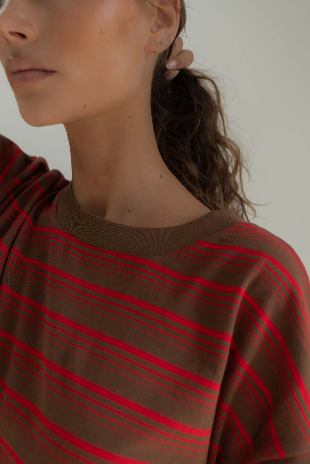 The Scotti Tee | Stripe Red/Brown