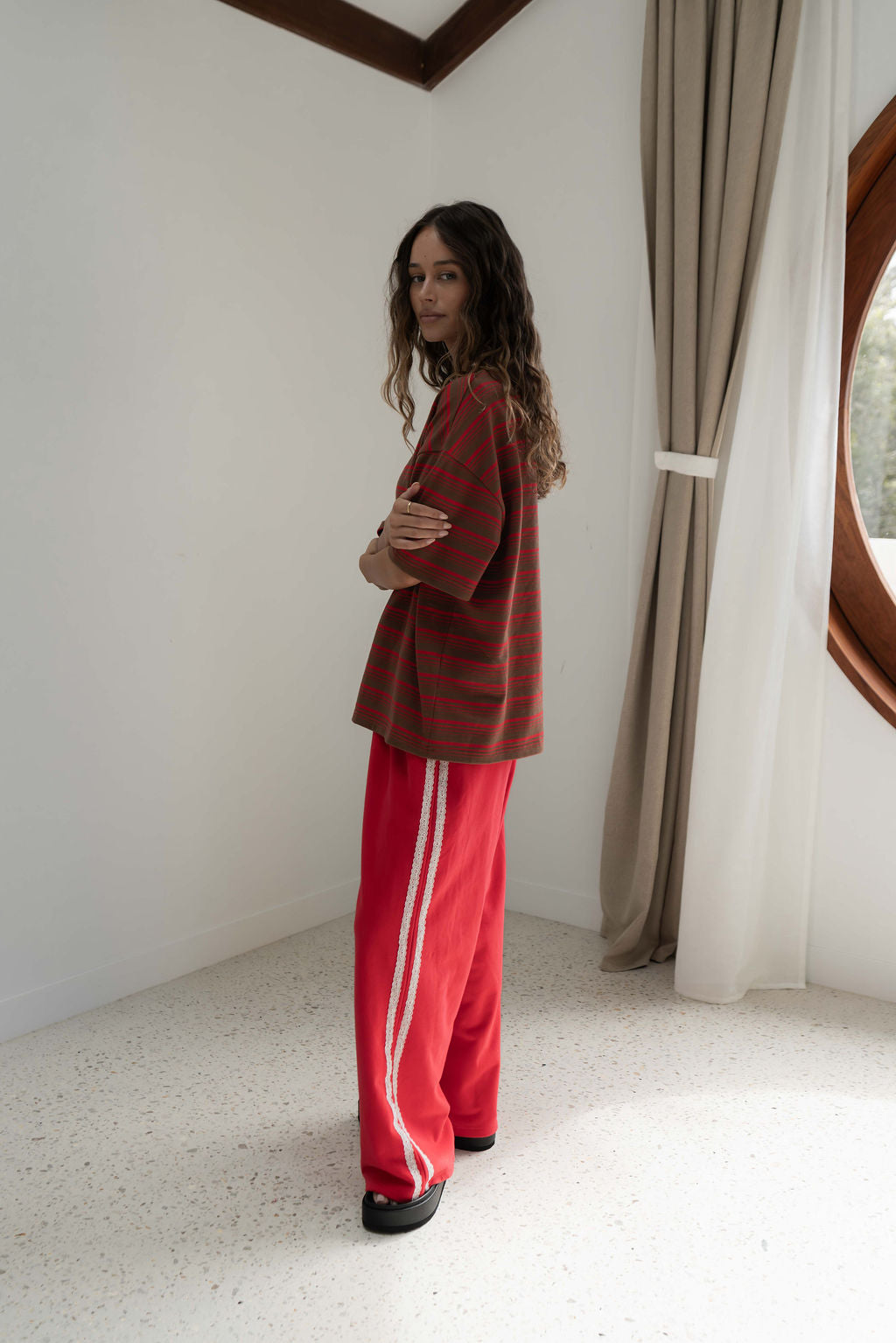 The Scotti Tee | Stripe Red/Brown