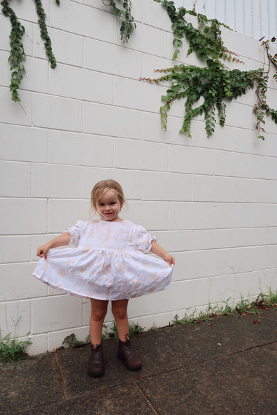 The Minï Minnie Dress 'Long Lunch' | Biscuit