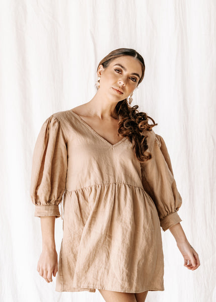womens v neck smock in hand dyed coffee colour exclusive to hall store made from 100% highest quality linen. A flattering cut with an adjustable back tie. Puffy 3/4 sleeves & a drop waist. Comfortable & classy allowing you to go effortlessly from day to night.